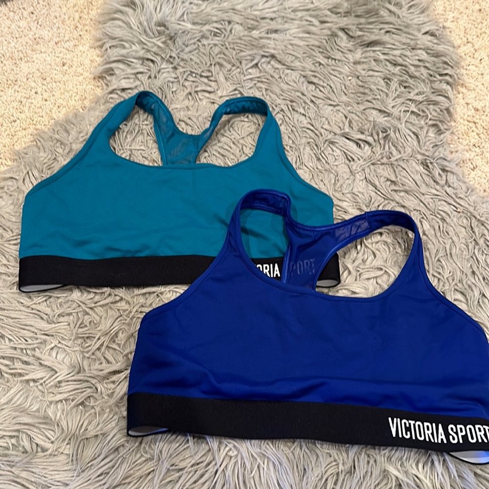 2 Victoria’s Secret sports bras